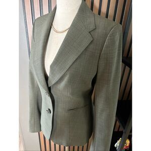 The limited perfect travel suit wool blend blazer size 4 color green